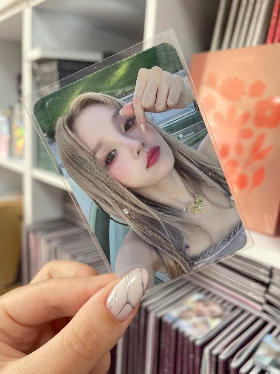 Офіційна картка YUQI (G)I-dle (можливі мілкі дефекти)
