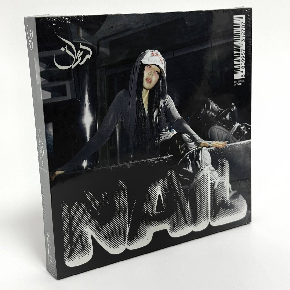 YVES - NAIL ( DELUXE/2 ver. )