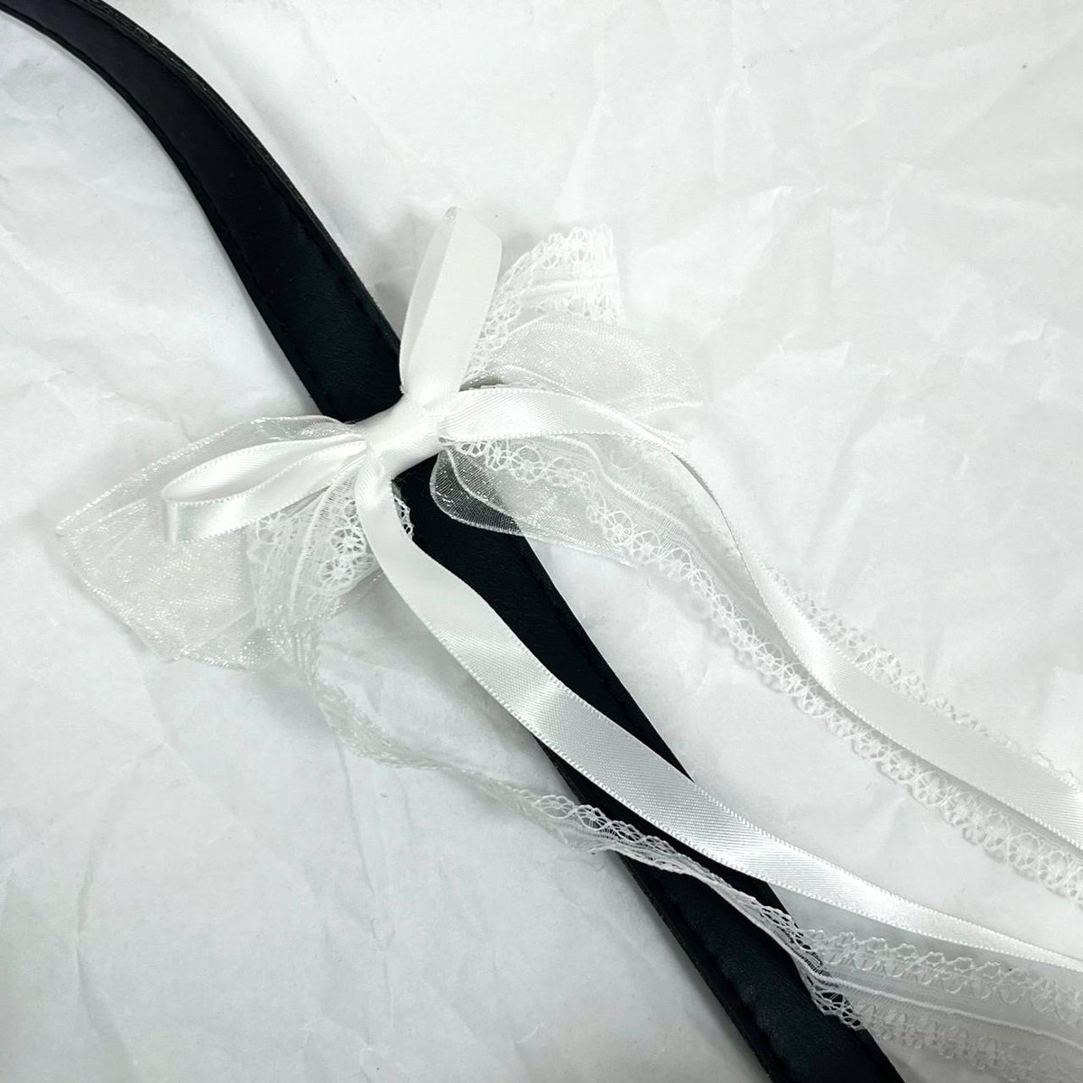 Шпилька з довгим мереживним бантиком (білий)