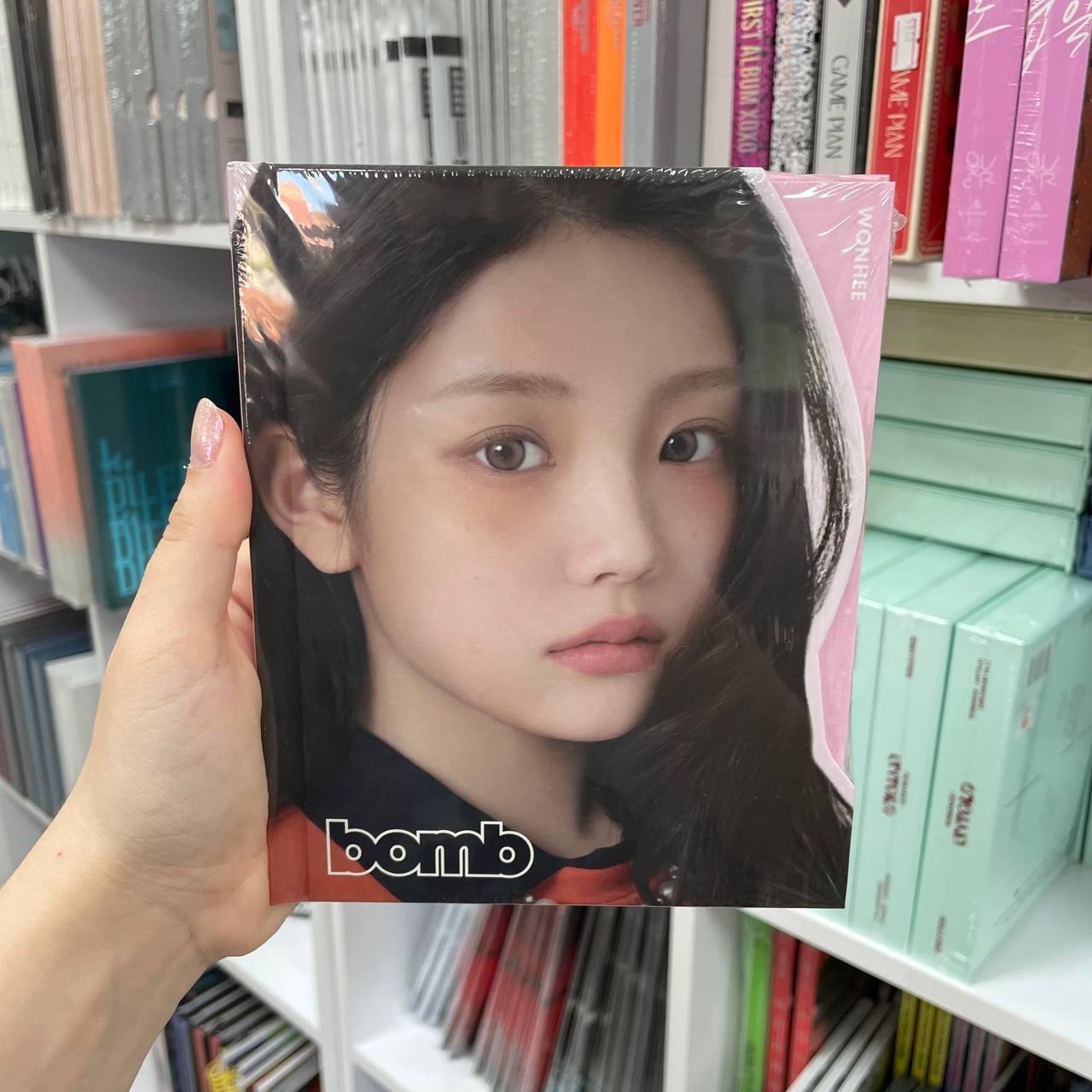 ILLIT - BOMB GLLIT VER. WONHEE