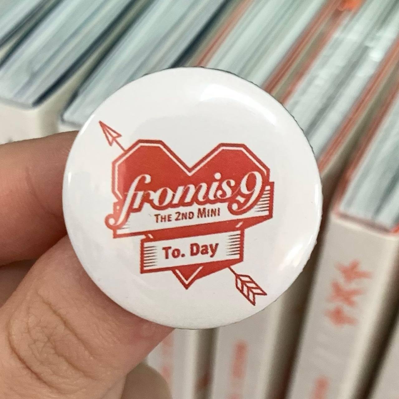 Міні значок Fromis_9