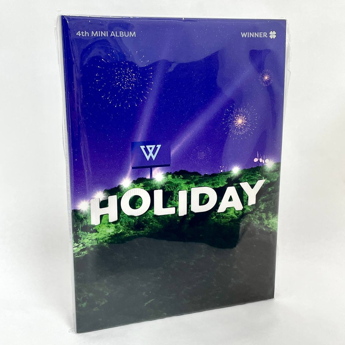 WINNER - HOLIDAY (Photobook ver.)