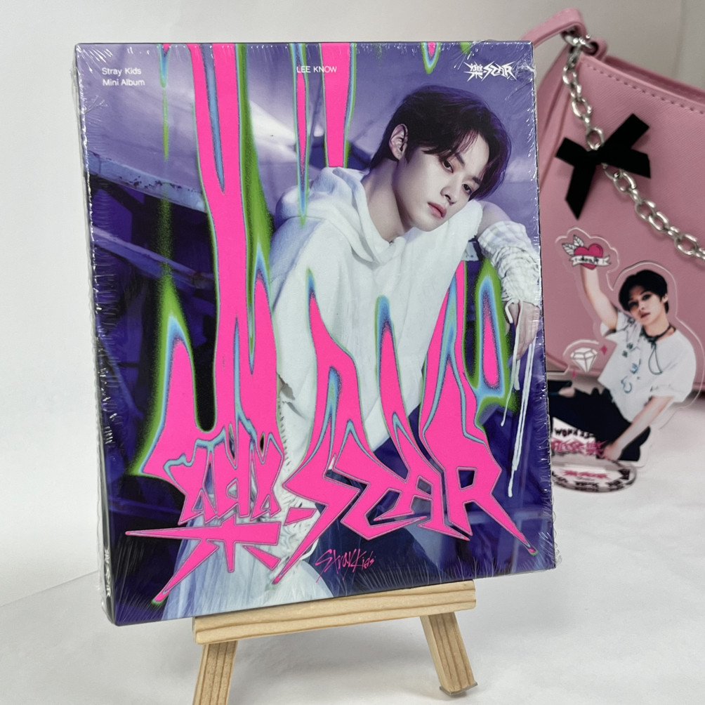 Stray Kids - ROCK-STAR (Postcard Ver. Lee Know)