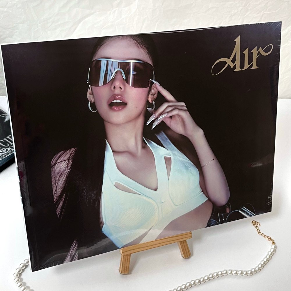 YEJI (ITZY) - AIR (Photobook Ver. B)