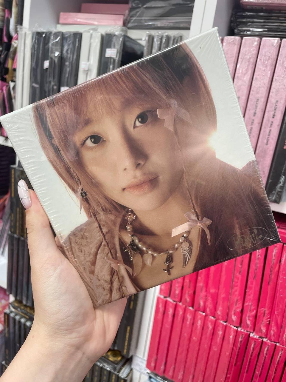 CHUU – HOWL  ver. WIND
