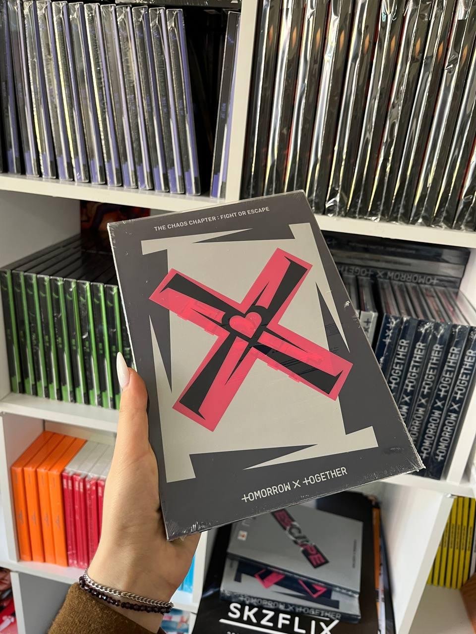 TXT ALBUM THE CHAOS CHAPTER FIGHT OR ESCAPE   ver. FIGHT