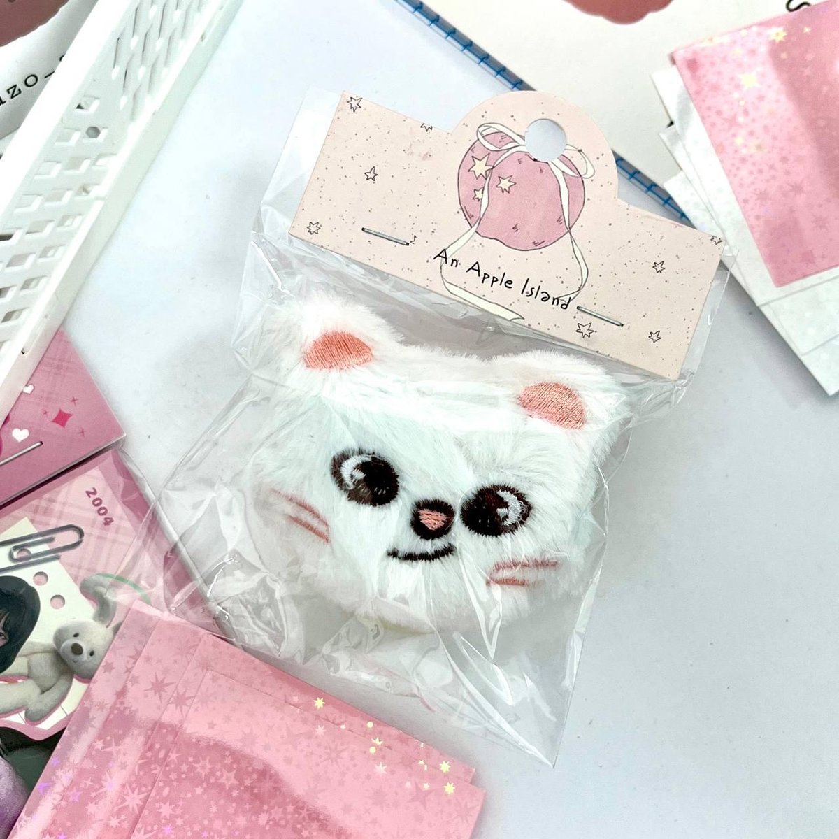 Пухнастий значок Jiniret