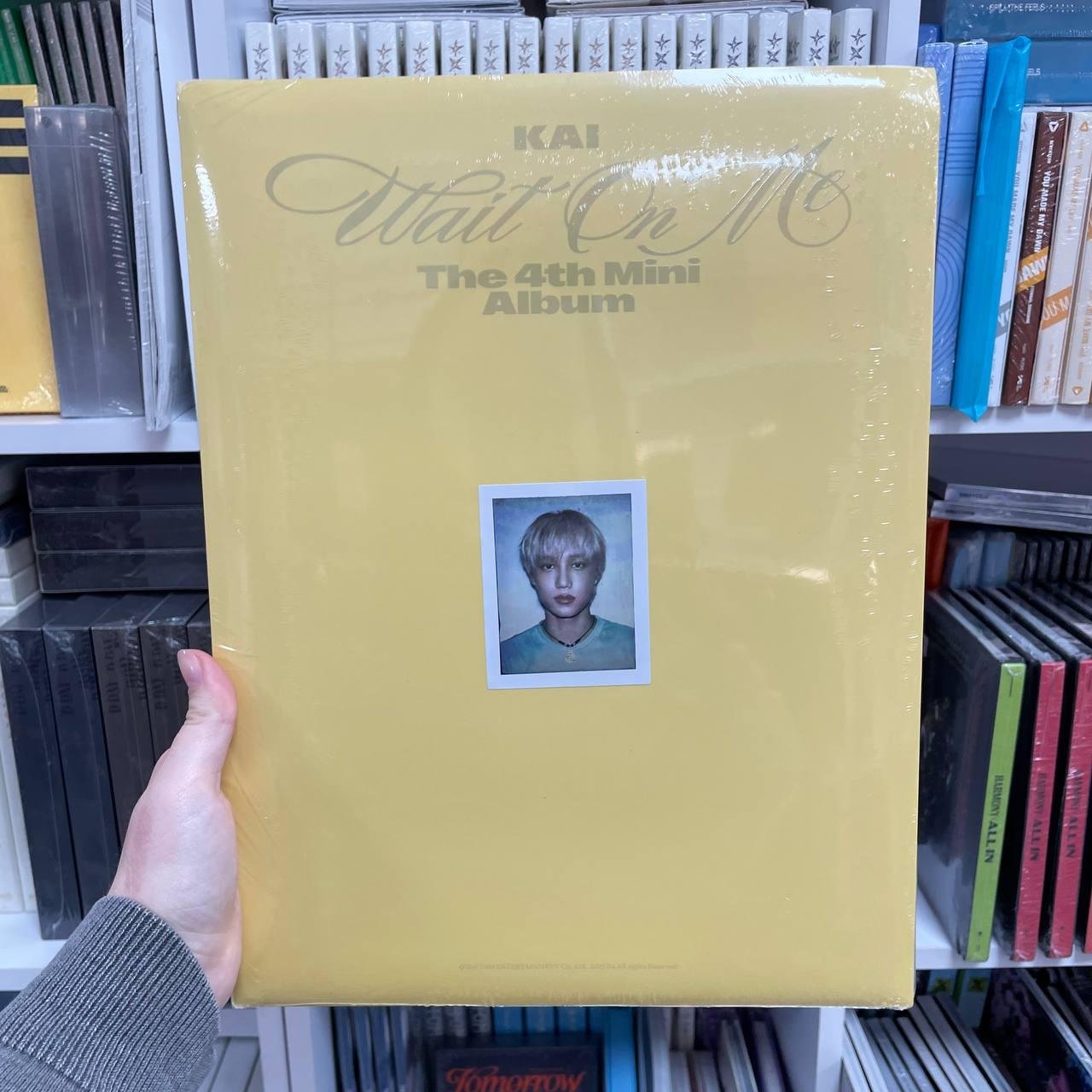 KAI – Wait On Me (Sleeve Ver.)