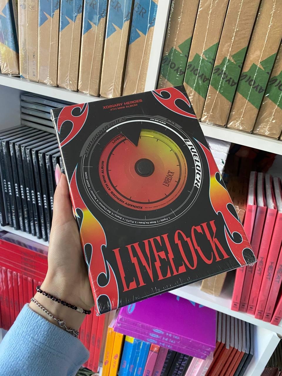 Xdinary Heroes - Livelock (Black Ver.)