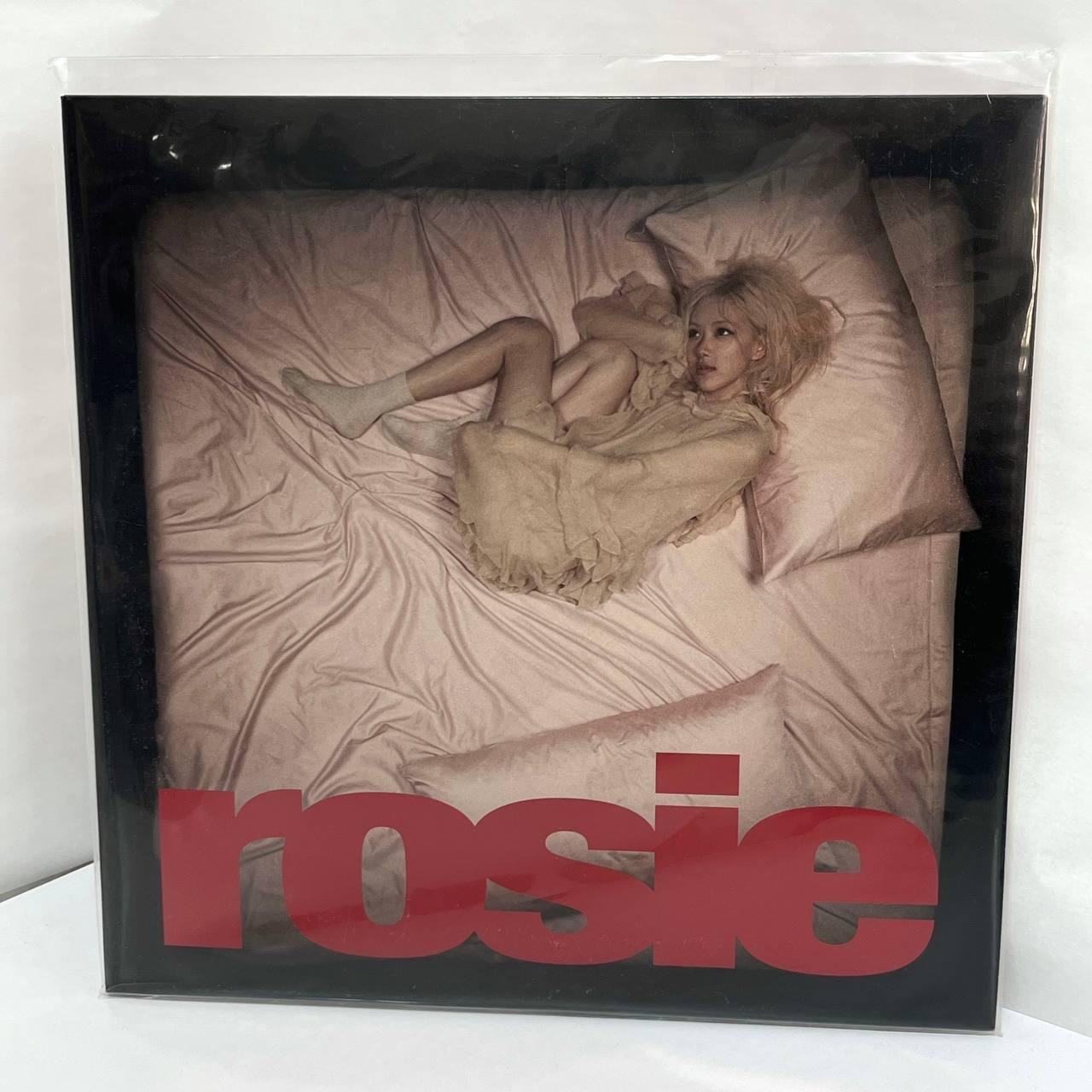 ROSÉ (BLACKPINK) - rosie vinyl ( vampirehollie edition red)